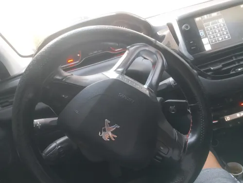 Peugeot 208 2015 Allure