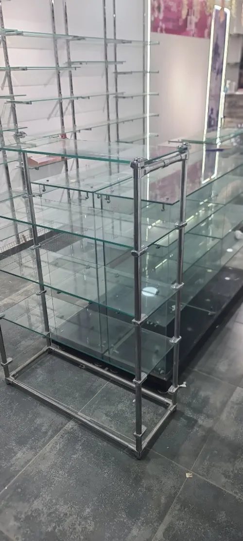 Les Etageres de boutique / avec supports