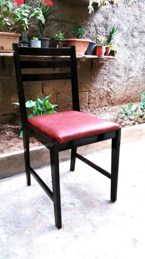 Chaises en bois dur anciens 