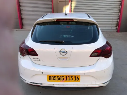 Opel Astra 4 portes 2013 Cosmo