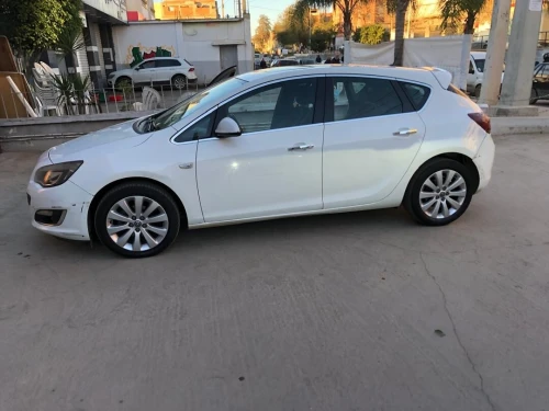 Opel Astra 4 portes 2013 Cosmo
