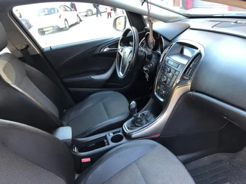 Opel Astra 4 portes 2013 Cosmo