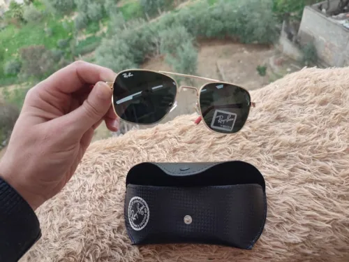 RAY BAN