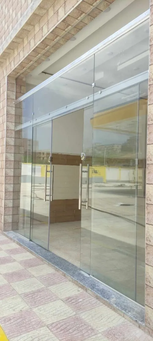 façade en verre trempé