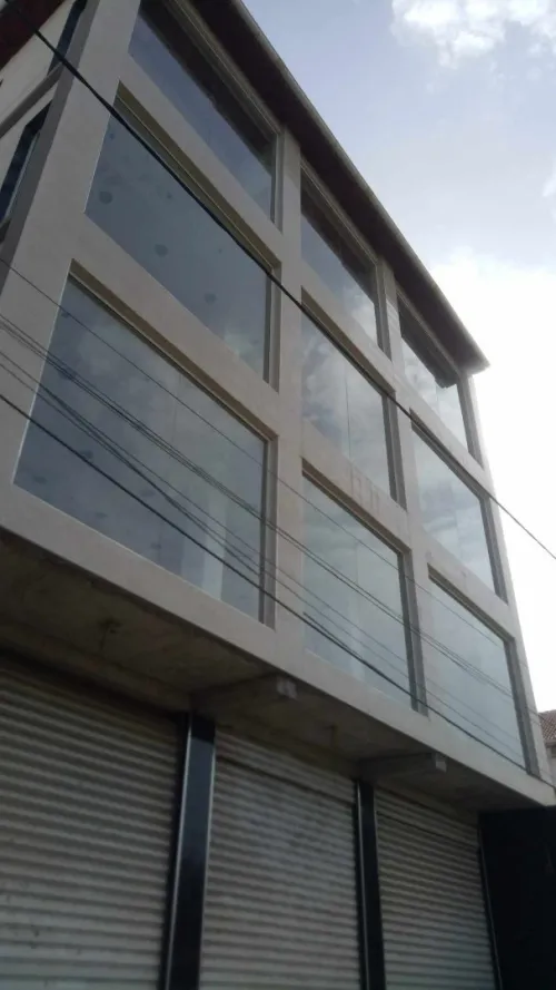 Façade en verre trempé 