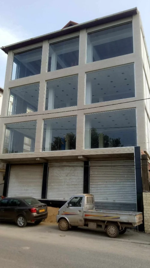 Façade en verre trempé 
