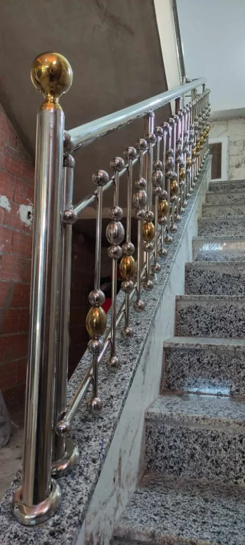 RAMPE D'ESCALIER EN INOX