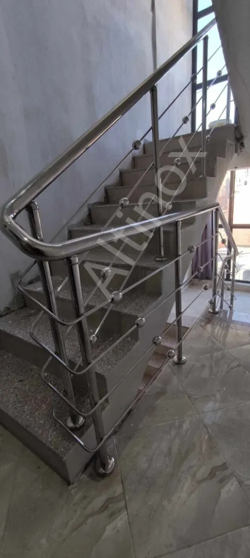 RAMPE D'ESCALIER EN INOX