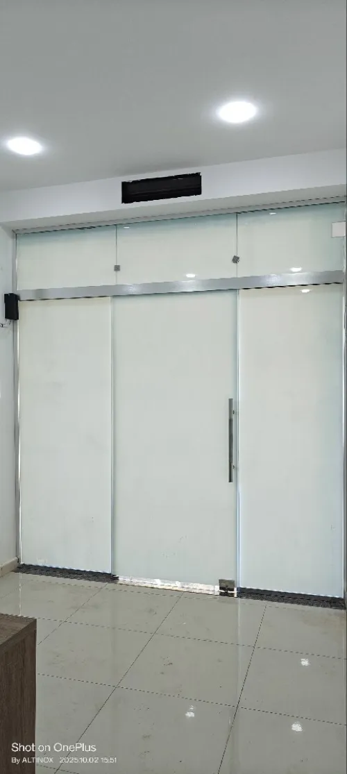 Façade en verre trempé