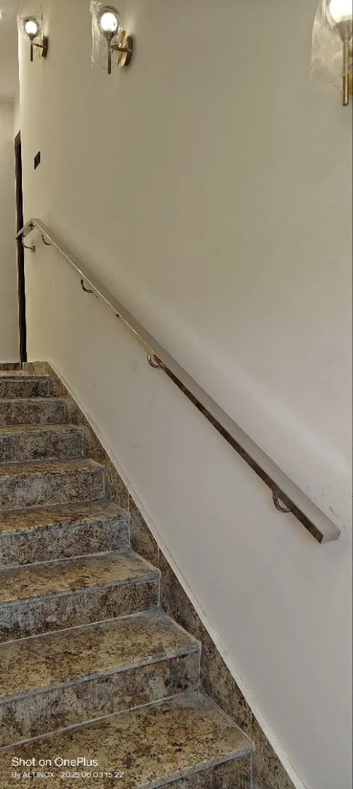 RAMPE D'ESCALIER EN INOX