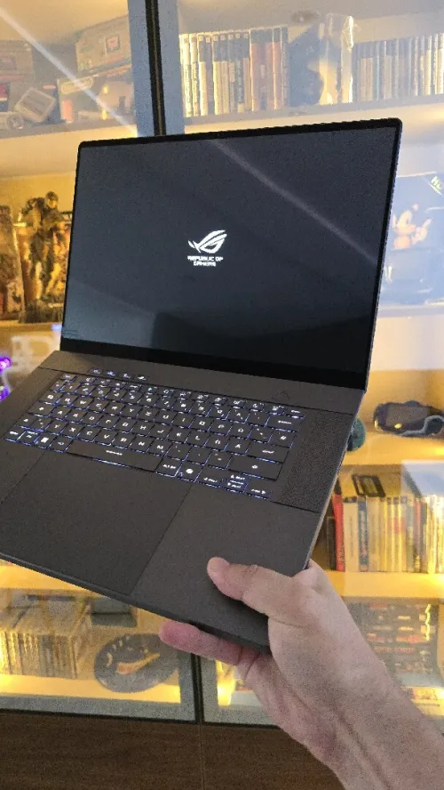ASUS ROG ZEPHYRUS G16 - 16'' 2.5K OLED 240Hz -  ULTRA 9 285H - 2TB - 32GB - RTX 5070
