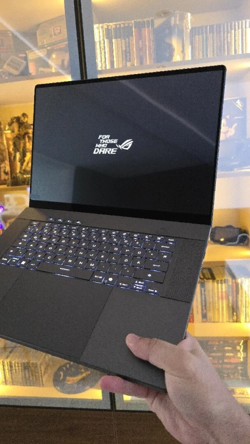 ASUS ROG ZEPHYRUS G16 - 16'' 2.5K OLED 240Hz -  ULTRA 9 285H - 2TB - 32GB - RTX 5070