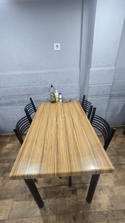 Le table le ches