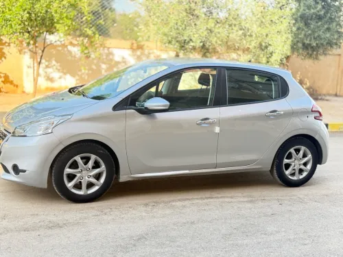 Peugeot 208 2015 Access Facelift