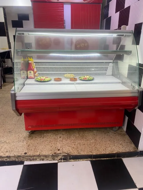 Table chaise friteuse vitrine froid