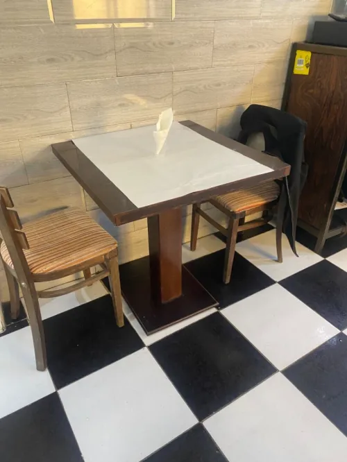 Table chaise friteuse vitrine froid
