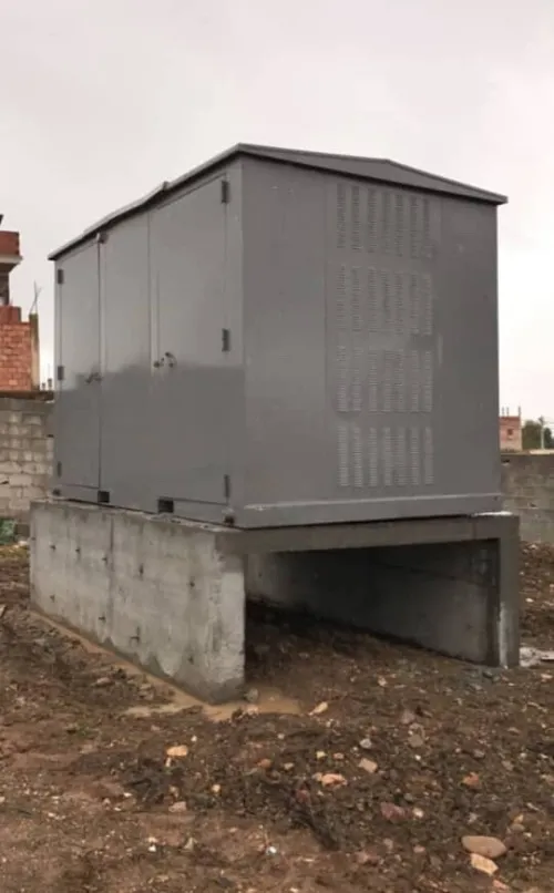 A VENDRE (05) Postes transformateurs mobiles 400 kVA UTEC avec cabine métallique et 3 cellules 30 kV