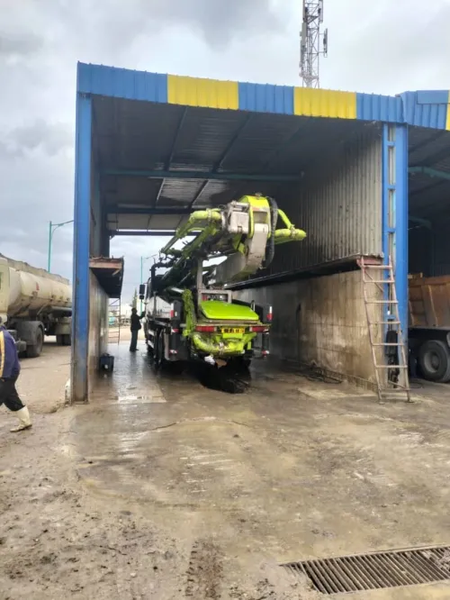 À VENDRE Pompe à béton GIRAFFE ZOOMLION + Camion CHACMAN 2018