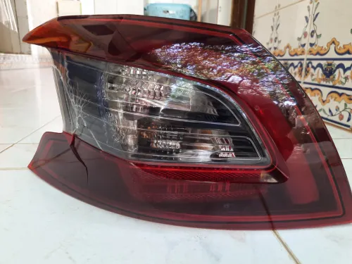 Feu arrière gauche peugeot 308 T9 gtline - gti marche bien led  فيه شقة ف زداجة فقط