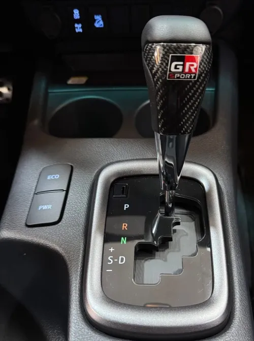 Toyota Hilux 2025 GR full options