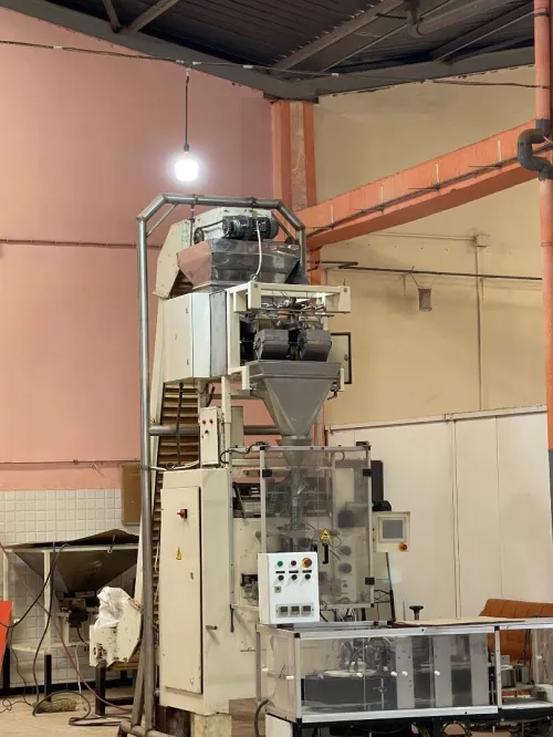 Machine d'emballage et de conditionnement de légumineuses