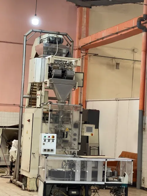 Machine d'emballage et de conditionnement de légumineuses