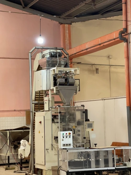 Machine d'emballage et de conditionnement de légumineuses