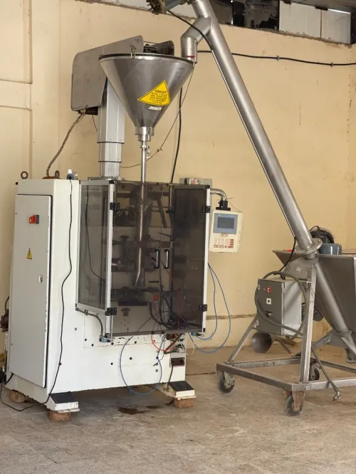 Machine d'emballage et de conditionnement poudre