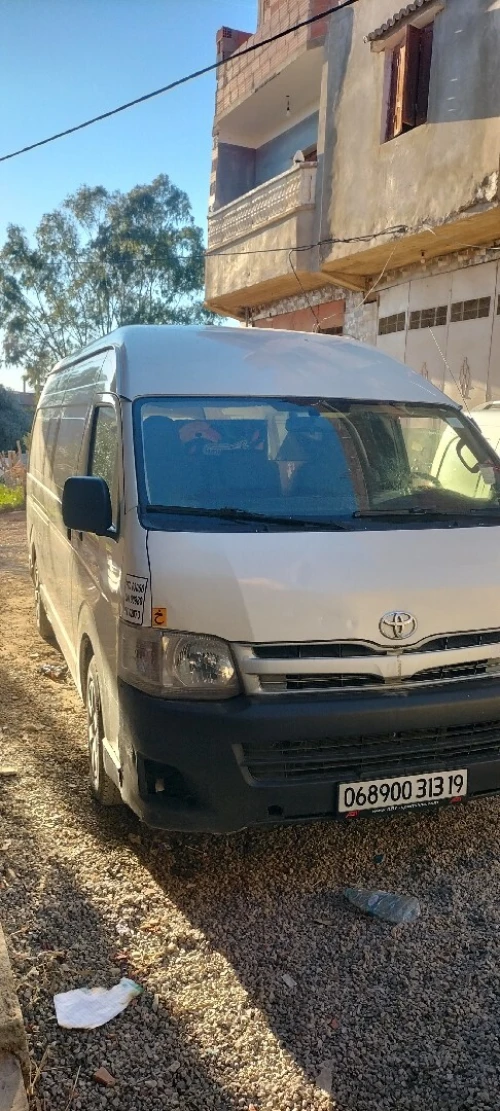 Toyota Hiace 2013