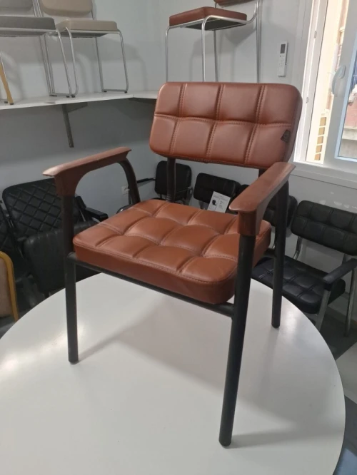 Chaise visiteure et burueau