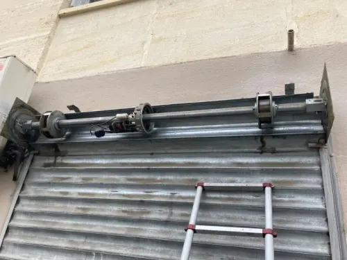 Automatisation de Portail & Rideau Électrique pour Showroom / Villa