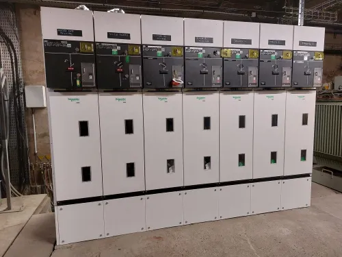 Câblage Armoires Électriques Industrielles & Panneaux de Commande