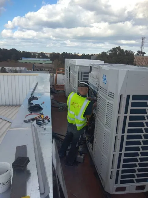 Installation Climatisation Centrale HVAC Industrielle (VRV / Eau Glacée)