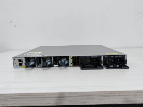 Switch Cisco Catalyst WS-C3850-24P-E | 24 Ports Gigabit PoE+ | 2x SFP+ | 2x SFP - Cisco Catalyst 3850
