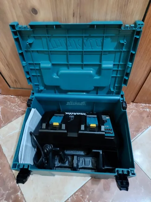 Chargeur Makita 18V Doublé sous coffret