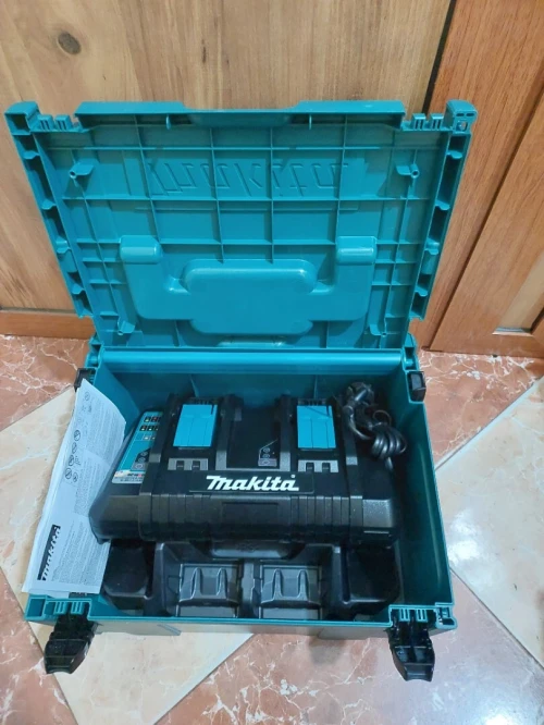 Chargeur Makita 18V Doublé sous coffret