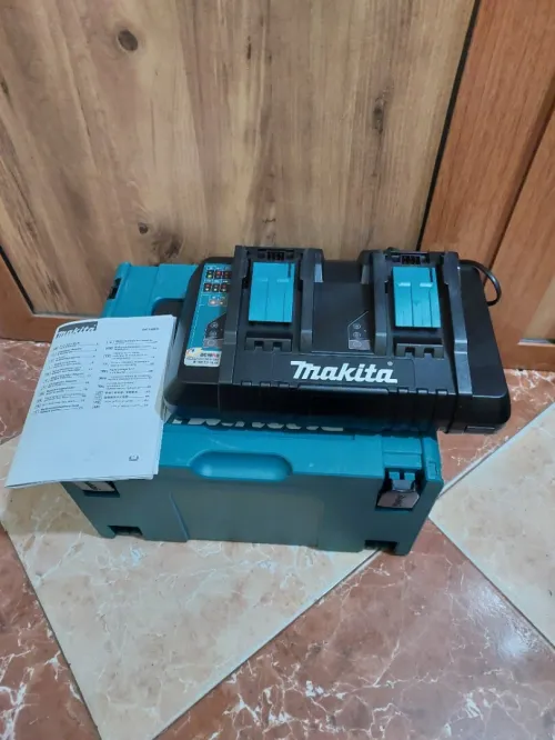 Chargeur Makita 18V Doublé sous coffret