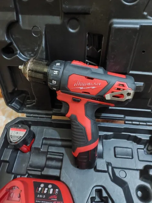 Visseuse Milwaukee 12v 2Ah