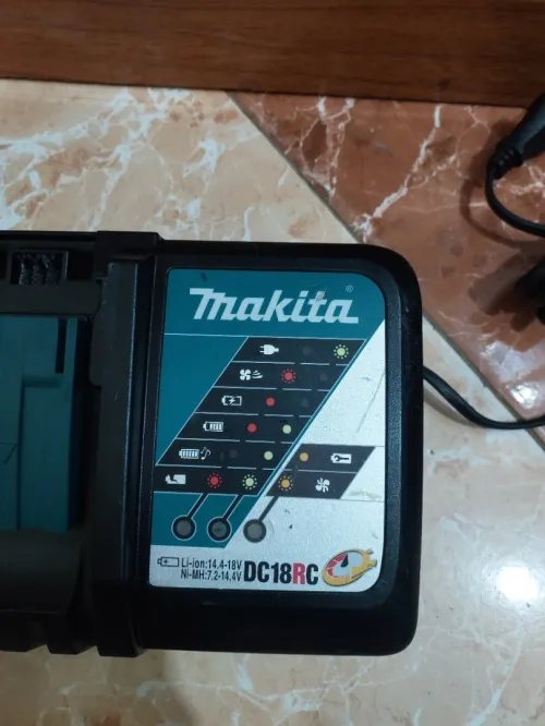 Chargeur Makita 18v