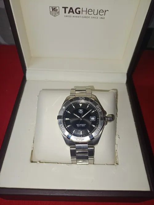 TAG HEUER AQUARACER PROFESSIONAL 300 GMT (NOUVELLE FENÊTRE)  Jamais utilisé sous emballage