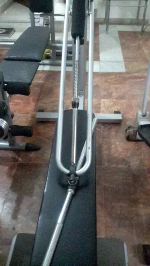 Banc et presse de musculation