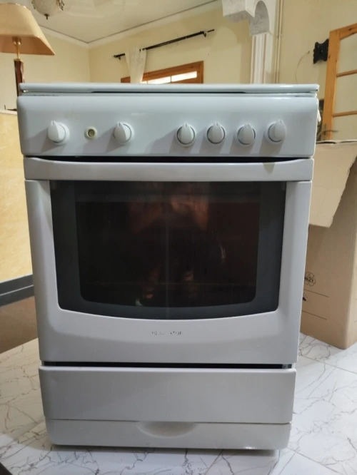 Cuisinière marque Ariston
