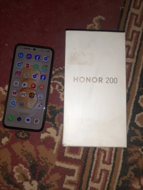 HONOR 200
