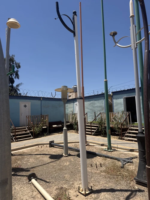 صناعة و تجهيز أعمدة الإنارة العمومية