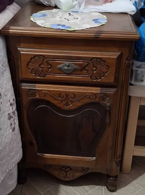 Armoire 6 porte + coiffeuse + 2 table de nuit + pouf