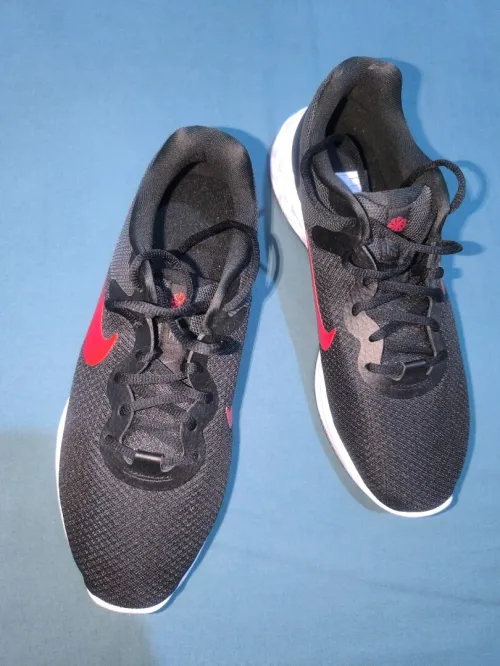 Nike Revolution 6