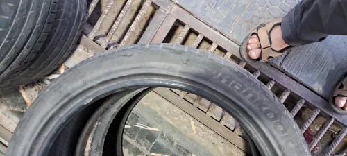 Pneus 235/40R18