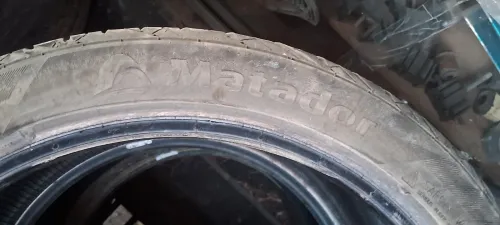 Pneus 235/40R18