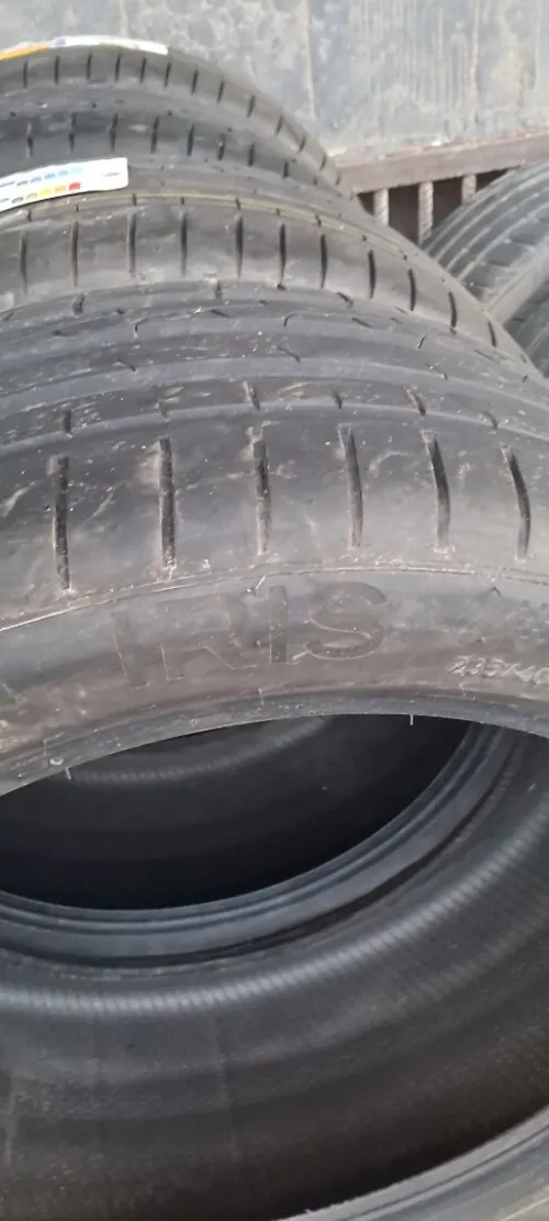 Pneus 235/40R18