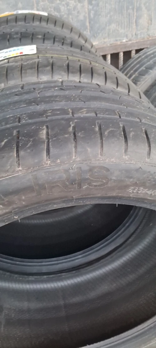 02 Pneus 235/40R18